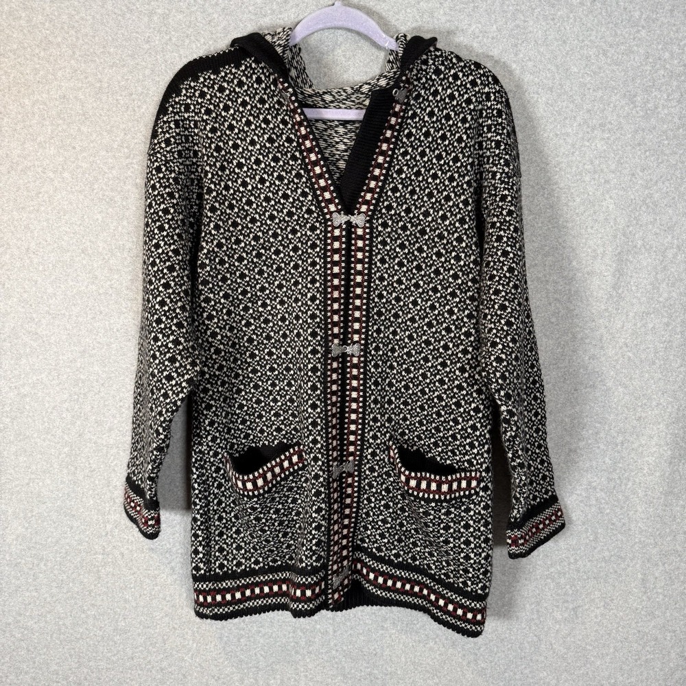 Vintage Norway Cardigan Womens Medium Wool Fairisle Clasp Sweater